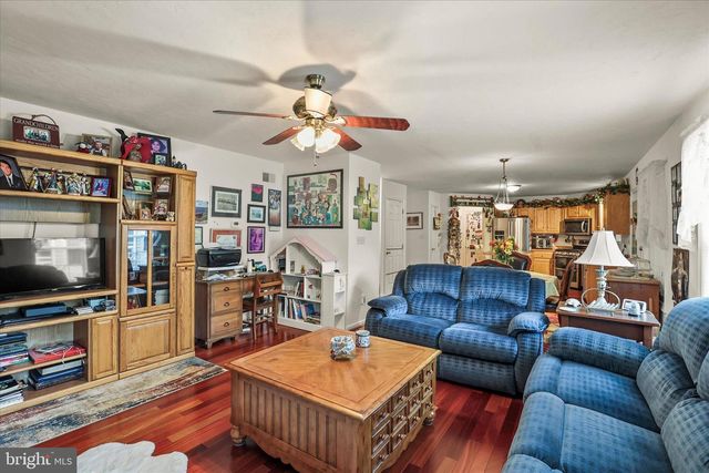 25 CORNELL DR, Hanover, PA 17331