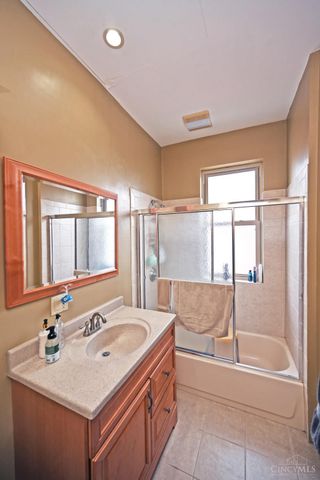 2222 Eureka Terrace, Cincinnati, OH 45219