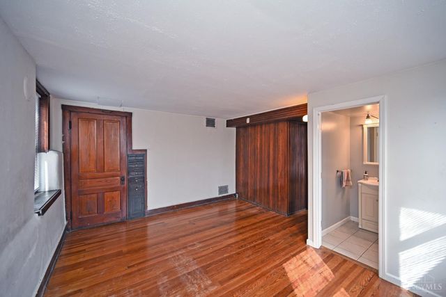 2222 Eureka Terrace, Cincinnati, OH 45219