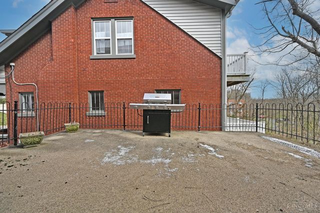 2222 Eureka Terrace, Cincinnati, OH 45219