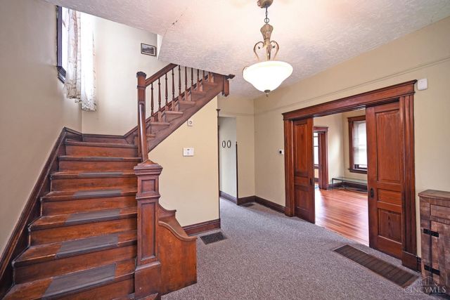 2222 Eureka Terrace, Cincinnati, OH 45219