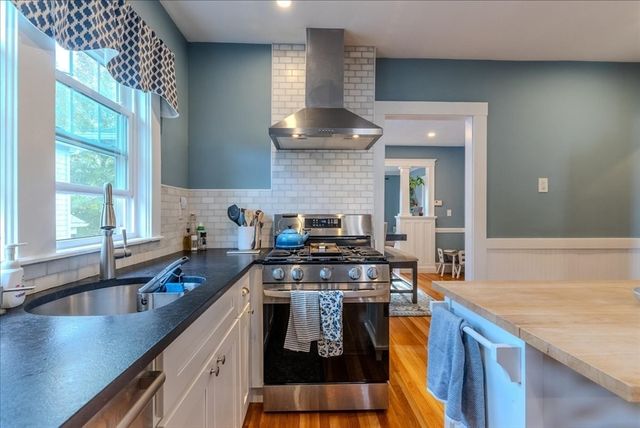 135 Russett Rd Unit 2, Boston, MA 02132