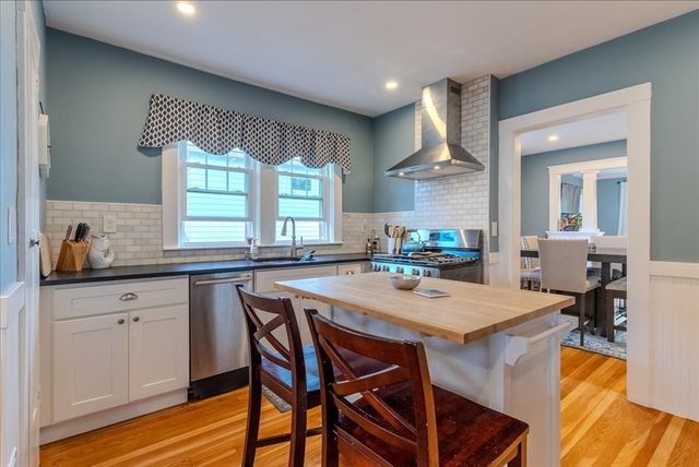 135 Russett Rd Unit 2, Boston, MA 02132