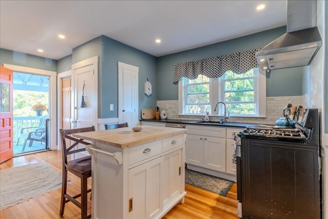 135 Russett Rd Unit 2, Boston, MA 02132