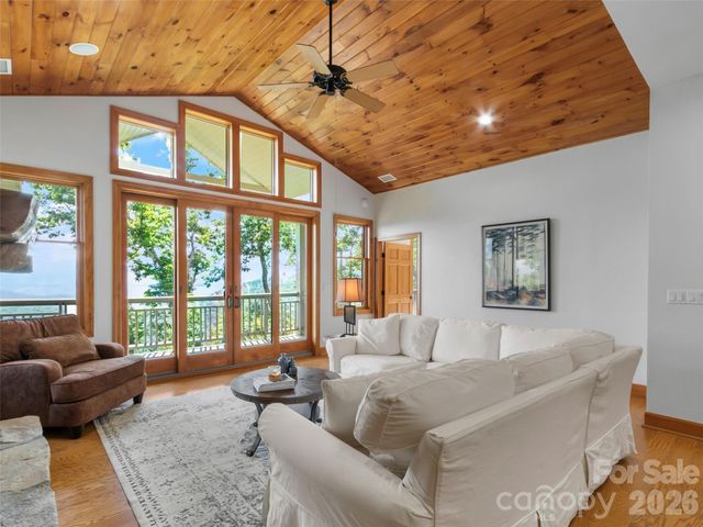 115 Stoney Falls Loop D1, Burnsville, NC 28714