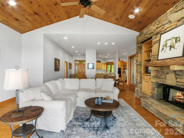 115 Stoney Falls Loop D1, Burnsville, NC 28714