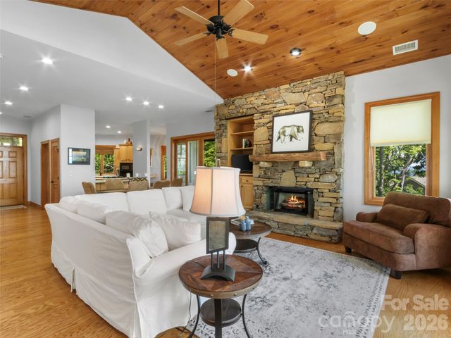 115 Stoney Falls Loop D1, Burnsville, NC 28714