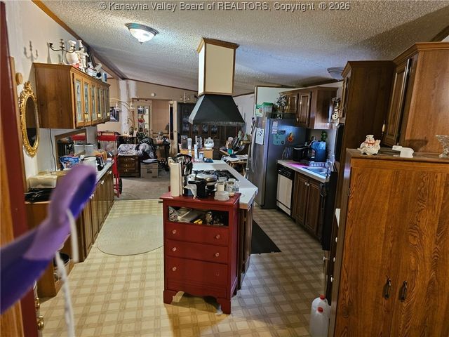 432 W Vickers Drive, Elkview, WV 25071