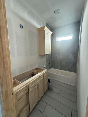 1804 White Ibis Dr, Portland, TX 78374