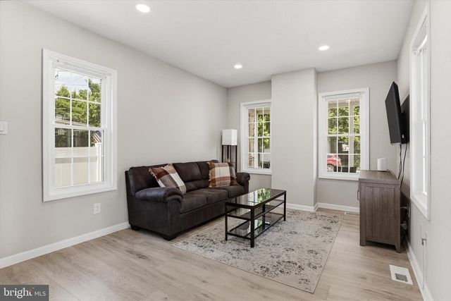 38 E 2ND ST, Florence, NJ 08518
