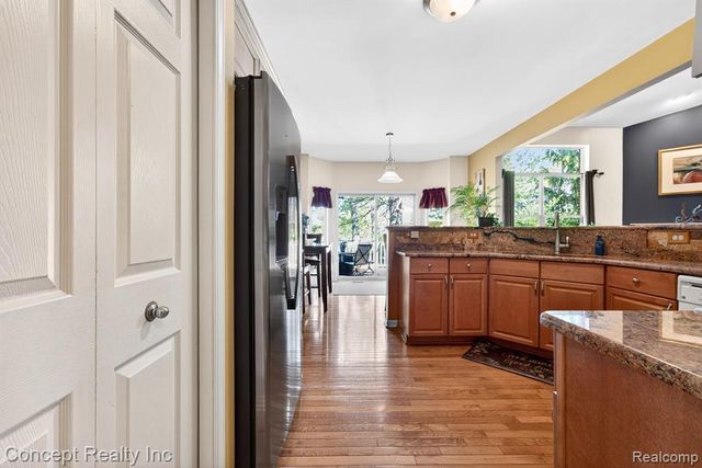 42392 White Hart Boulevard, Canton, MI 48188