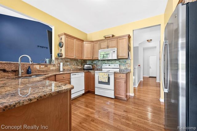 42392 White Hart Boulevard, Canton, MI 48188