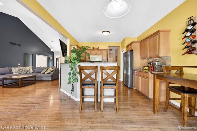 42392 White Hart Boulevard, Canton, MI 48188