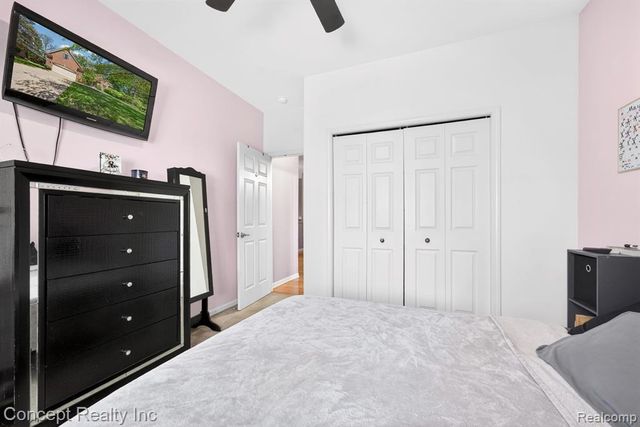 42392 White Hart Boulevard, Canton, MI 48188