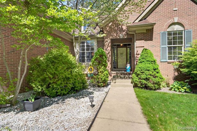 42392 White Hart Boulevard, Canton, MI 48188