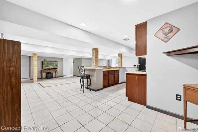 42392 White Hart Boulevard, Canton, MI 48188