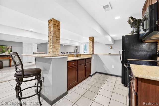 42392 White Hart Boulevard, Canton, MI 48188