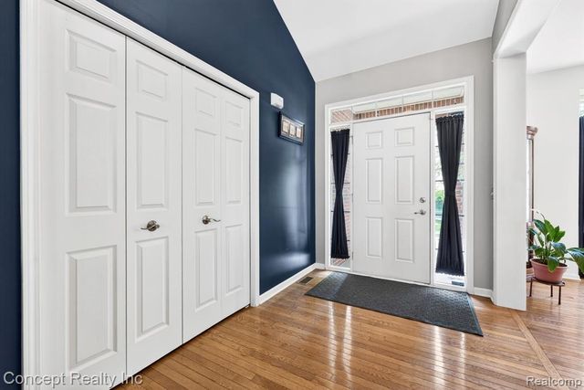 42392 White Hart Boulevard, Canton, MI 48188