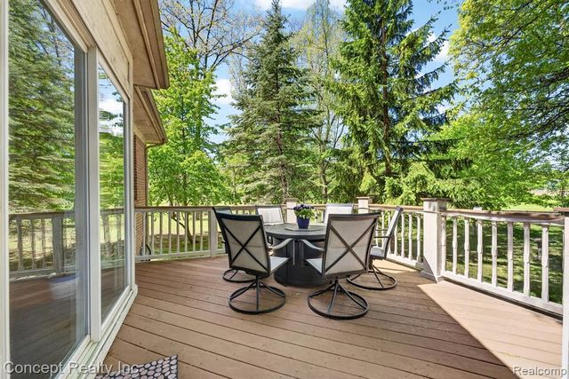 42392 White Hart Boulevard, Canton, MI 48188