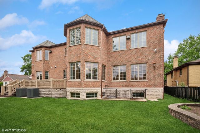 3832 W Chase Avenue, Lincolnwood, IL 60712