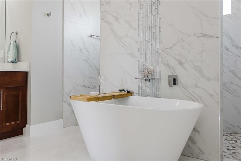 Image 32 of property listing at 4126 NW 39th ST, Cape Coral, FL 33993