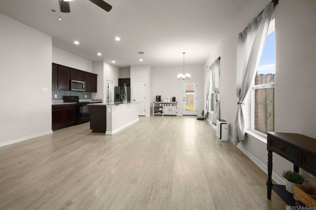 15421 Mossystone Dr, Prairieville, LA 70769