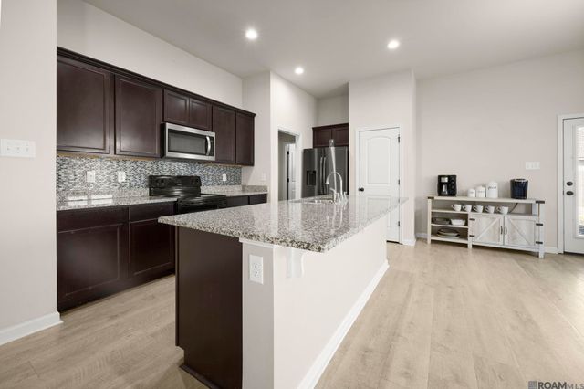 15421 Mossystone Dr, Prairieville, LA 70769