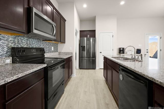 15421 Mossystone Dr, Prairieville, LA 70769