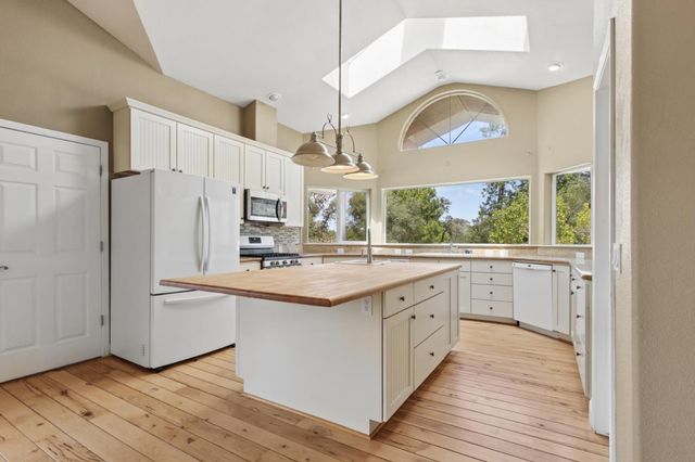 14341 Indian Springs Rd, Penn Valley, CA 95946