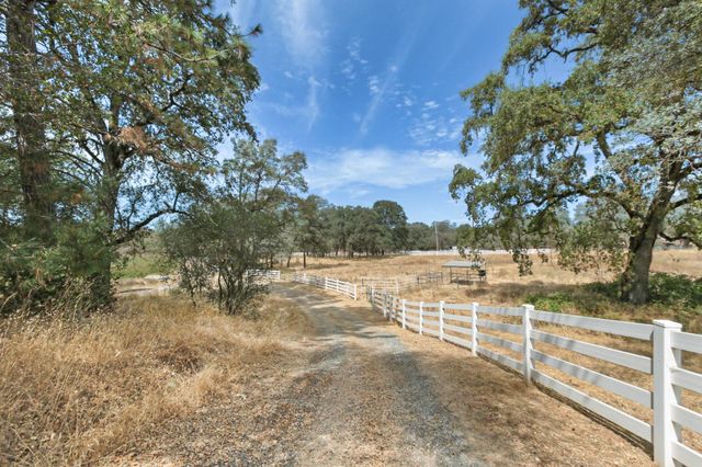 14341 Indian Springs Rd, Penn Valley, CA 95946