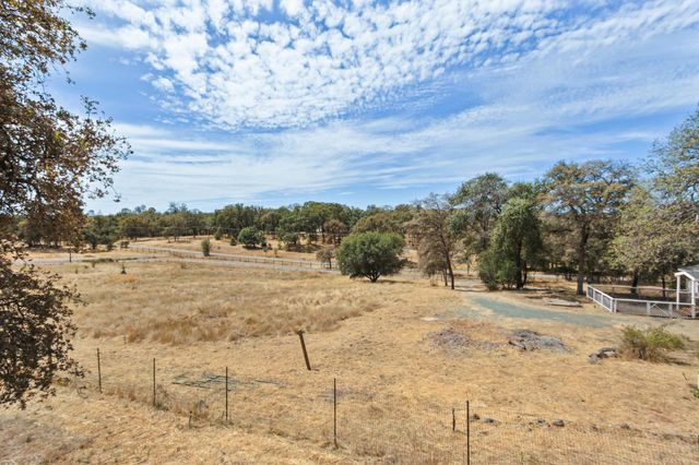 14341 Indian Springs Rd, Penn Valley, CA 95946