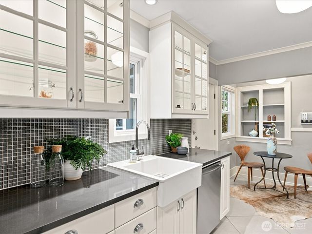 6742 7th Avenue NW, Seattle, WA 98117