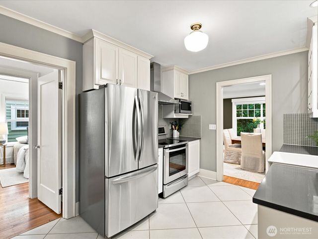 6742 7th Avenue NW, Seattle, WA 98117
