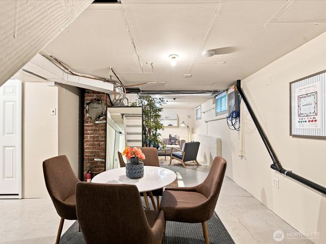 6742 7th Avenue NW, Seattle, WA 98117