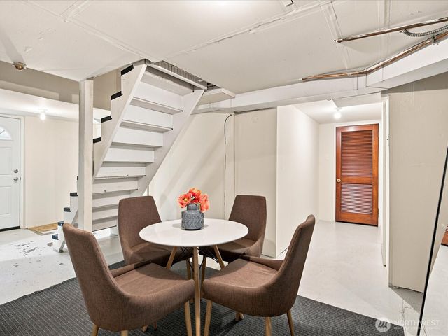6742 7th Avenue NW, Seattle, WA 98117