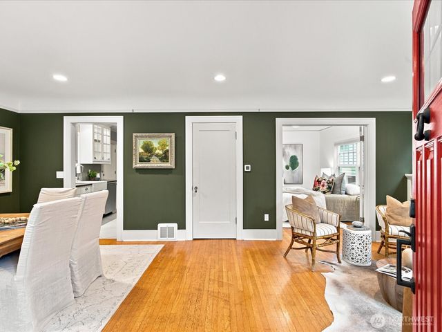 6742 7th Avenue NW, Seattle, WA 98117