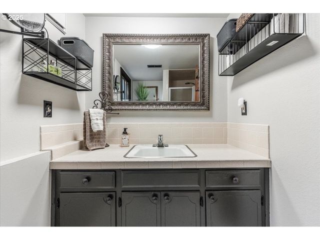 15120 Se FRANKLIN St, Portland, OR 97236