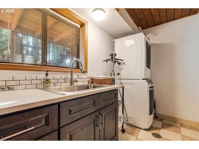 15120 Se FRANKLIN St, Portland, OR 97236