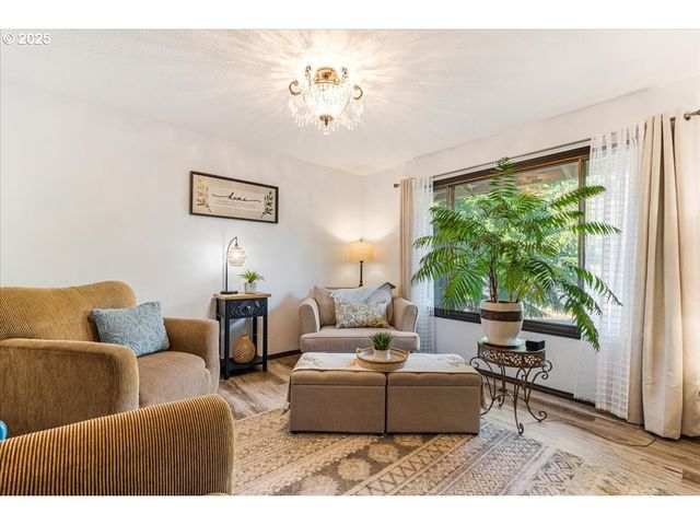 15120 Se FRANKLIN St, Portland, OR 97236