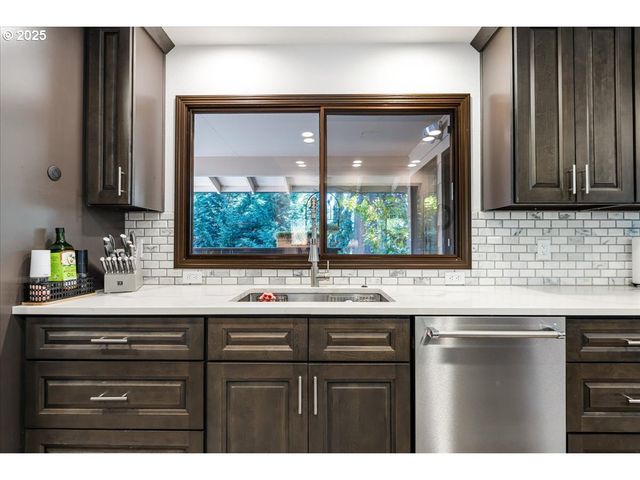 15120 Se FRANKLIN St, Portland, OR 97236