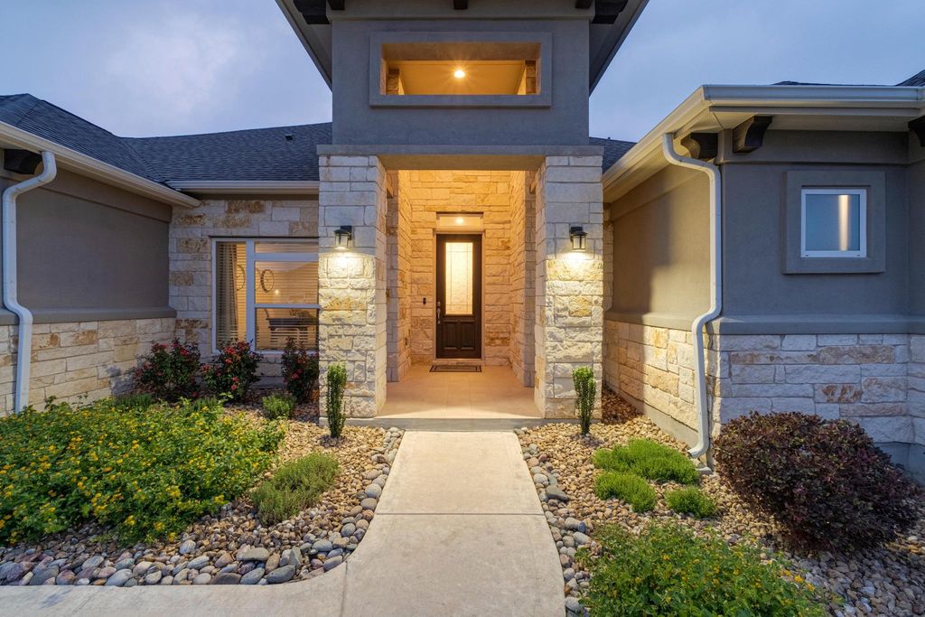 305 Milano DR, Liberty Hill, TX 78642