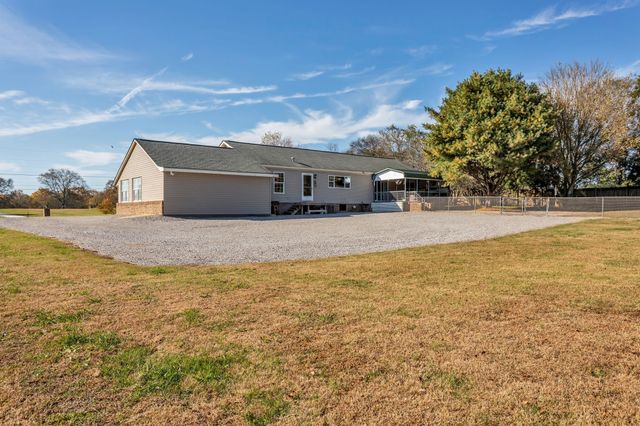 2673 McKnight Rd, Culleoka, TN 38451