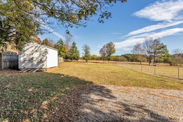 2673 McKnight Rd, Culleoka, TN 38451