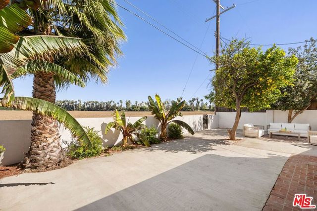 6160 Shoshone Avenue, Encino, CA 91316