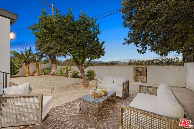 6160 Shoshone Avenue, Encino, CA 91316