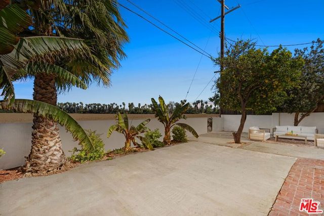 6160 Shoshone Avenue, Encino, CA 91316