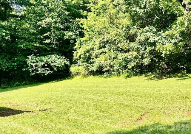 8 White Oak Drive, Leicester, NC 28748