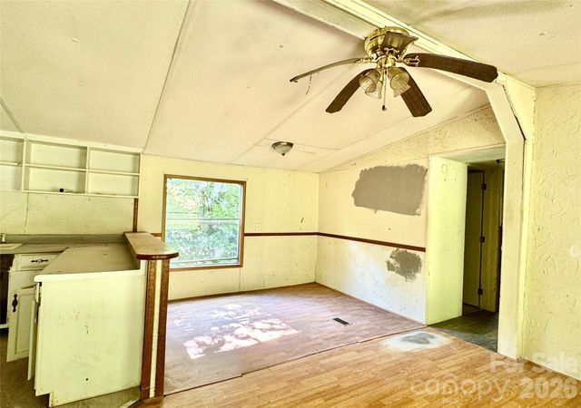 8 White Oak Drive, Leicester, NC 28748