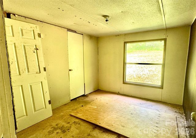 8 White Oak Drive, Leicester, NC 28748