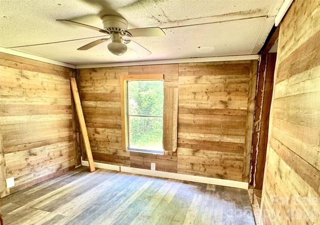 8 White Oak Drive, Leicester, NC 28748